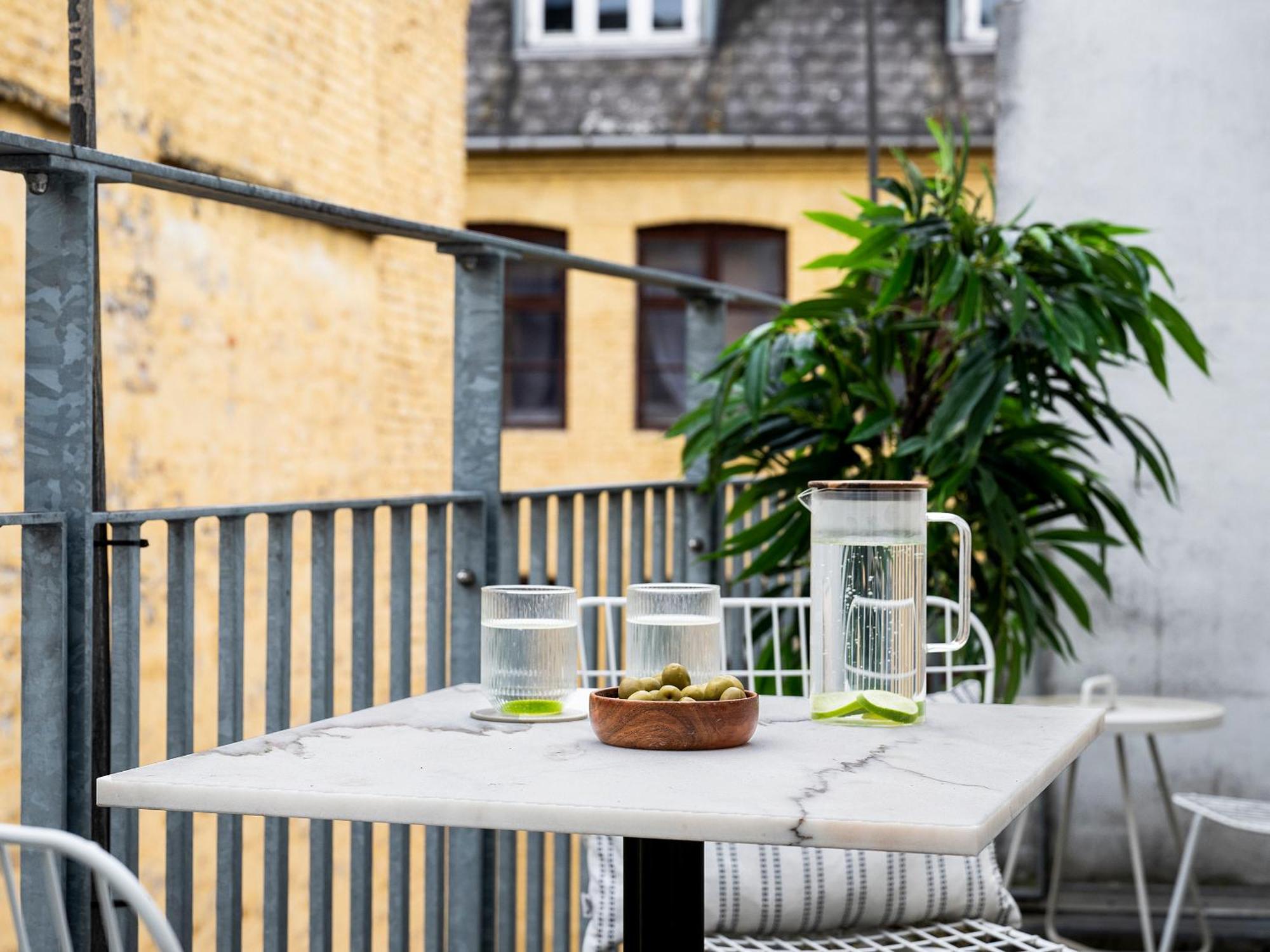 Sanders Leaves - Chic Three-Bedroom Apartment In Downtown Copenaghen Esterno foto
